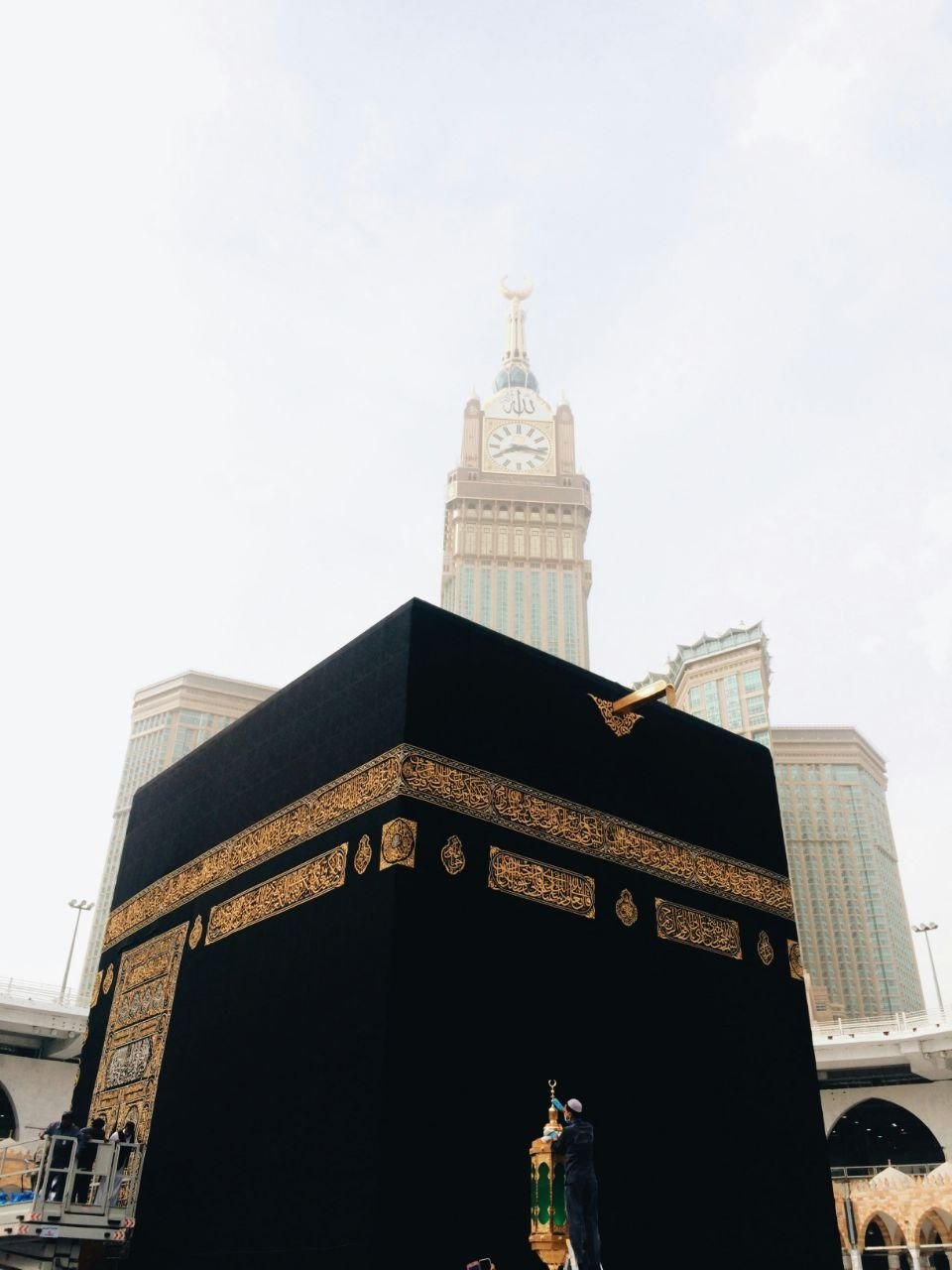 حين تكون حرمة الإنسان أعظم من حرمة الحجر